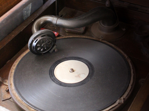 レコードブーム再来 蓄音機 注目